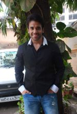 Tusshar Kapoor on the sets of Shekar Suman_s Movers N Shakers in Goregaon, Mumbai on 29th March 2012 (23).JPG